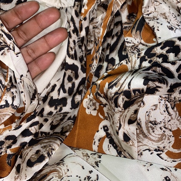 NEW INVENTORY 🔥Leopard & Graphic Print Tie Neck Blouse🔥 - Picture 7 of 9